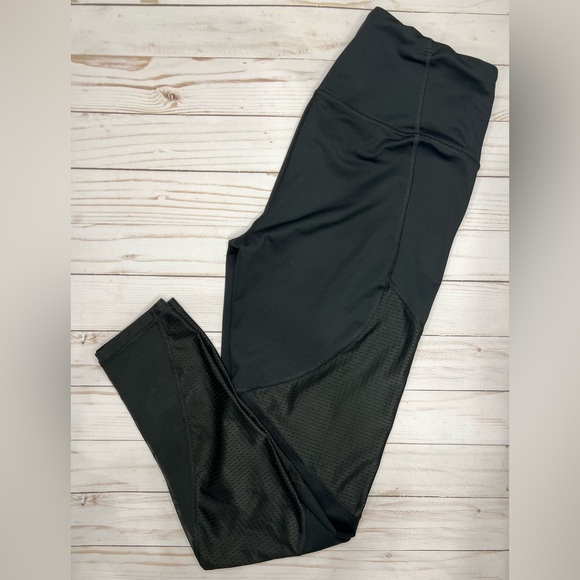 Victoria Secret Sport Leggings - Like New - Picture 4 of 4